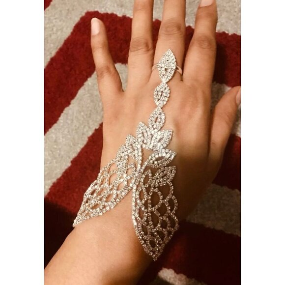 White bracelet Silver Clear Crystal Rhinestone Wedding hanf Chain Ring Bracelet - Picture 1 of 4